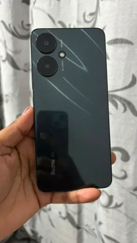 Vendo xiaomi 13c muito novo com 256gb de memória.