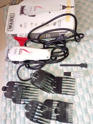 Vende se uma máquina de corta cabelo 