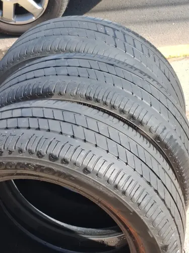 Vendo 3 pneus Bridgestone R16 205/55