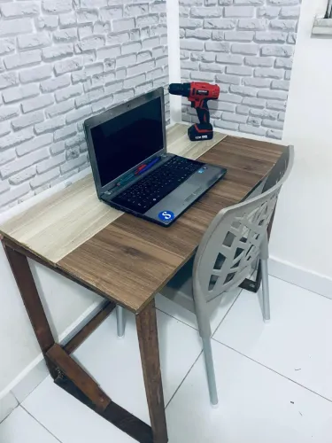 Escrivaninha ( mesinha para notebook, computador)