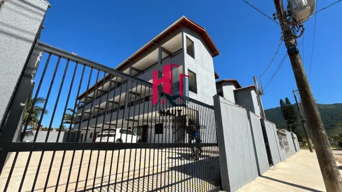 Apartamento para locação definitiva, 450 mts da praia!