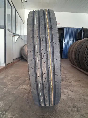 Pneus 295/80 lisos novos