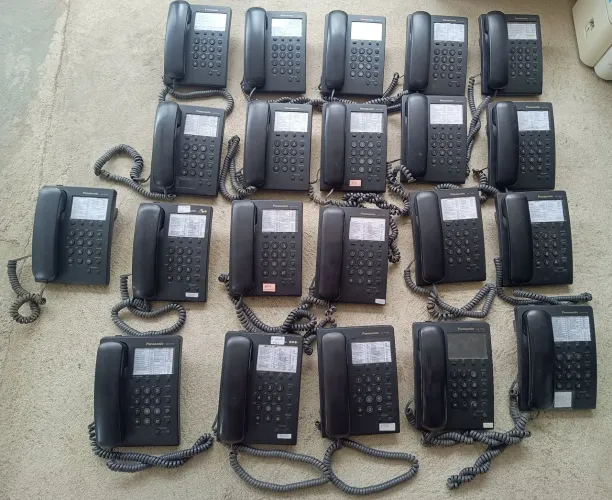 Vendo lote com 21 Aparelhos de Telefones Panasonic KX-T7701 Preto.