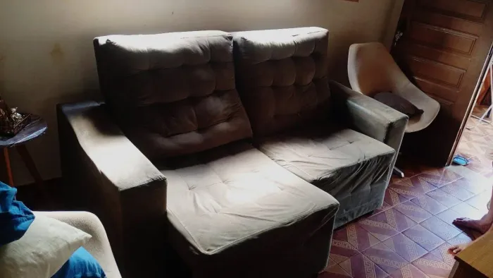 Sofá três lugares retrátil marron *