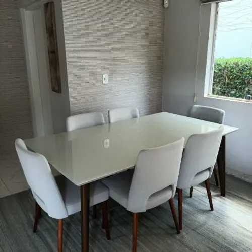 Mesa de jantar com 6 cadeiras
