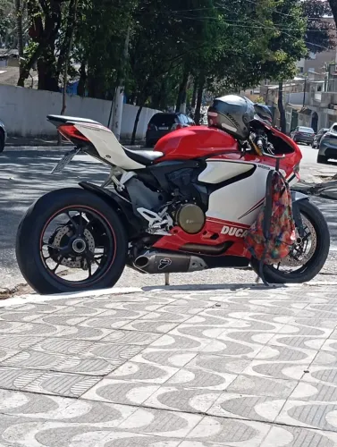 Ducati panigalle 1199s tricolore