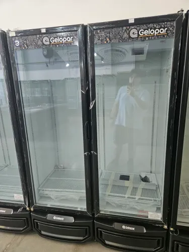 cervejeira expositora 2 portas de 950L Gelopar - nova