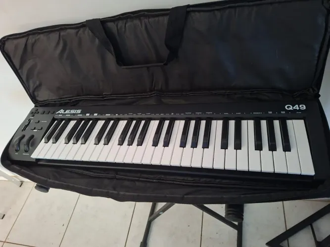 Teclado Alesis q 49