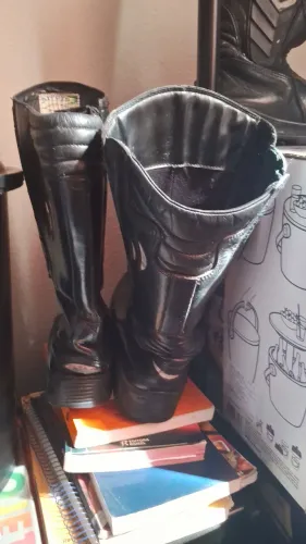 Cuturno número 40(bota de couro )