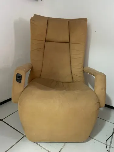 Poltrona reclinável e giratória
