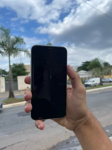Vendo iPhone 11 impecável