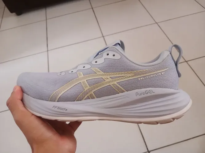 Tênis Esportivo Asics Superblast, usado apenas uma vez!
