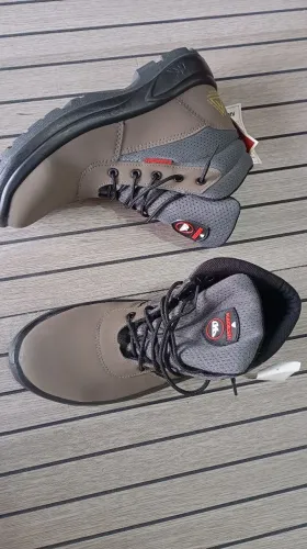 Bota Couro nº40 Bico proteção + palmilha gel