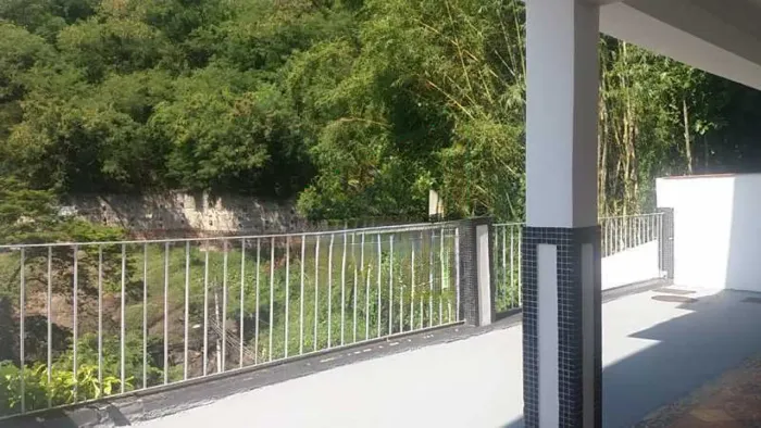 Excelente casa em amplo terreno na Glória!