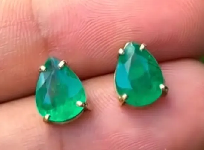 Brinco de Esmeralda no ouro18k