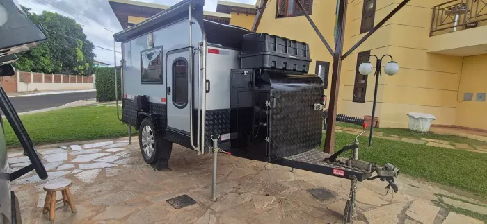 Treiller Off Road (com banheiro pop-up)