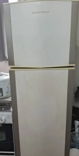 Geladeira Brastemp de alto porte bivolt