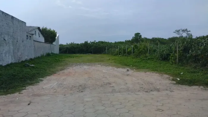 Terreno com 360m2 à venda no bairro Carianos - Florianópolis- SC