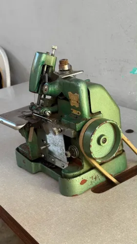 Máquina de costura Overlok semi industrial