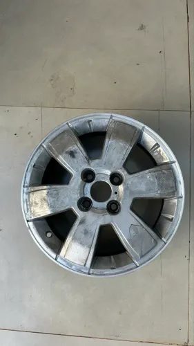 Roda da Montana tijolinho aro 15 só tem uma 
