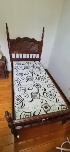 Cama de solteiro em sucupira Maciça com colchão
