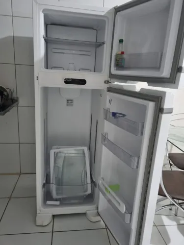 Vendo geladeira ( motor parou)