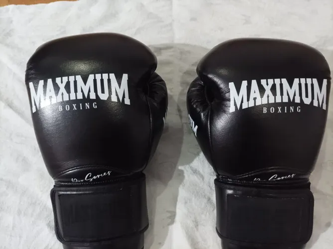 Luva de Boxe e Muay Thai Profissional Preta da Maximum