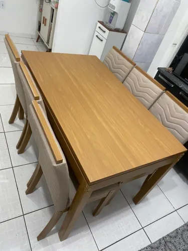 Conjunto de mesa com 6 cadeiras