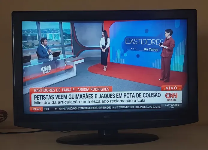 Tv AOC