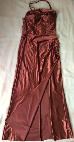 Lindo Vestido Longo de Festa na cor Terracota/Cobre.