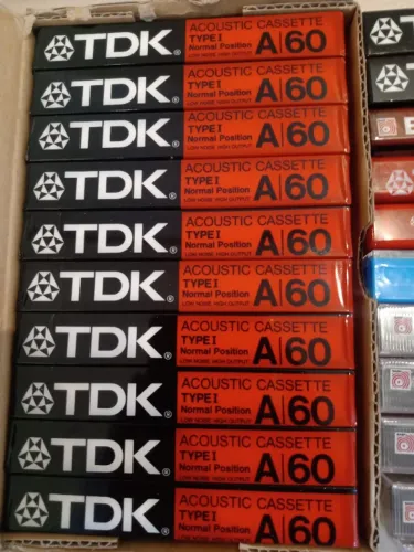 Fitas cassetes virgens lacradas originais TDK, BASF e SONY Cada fita custa 35 reais A maio