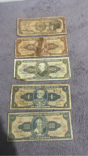 Moedas e cédulas antigas