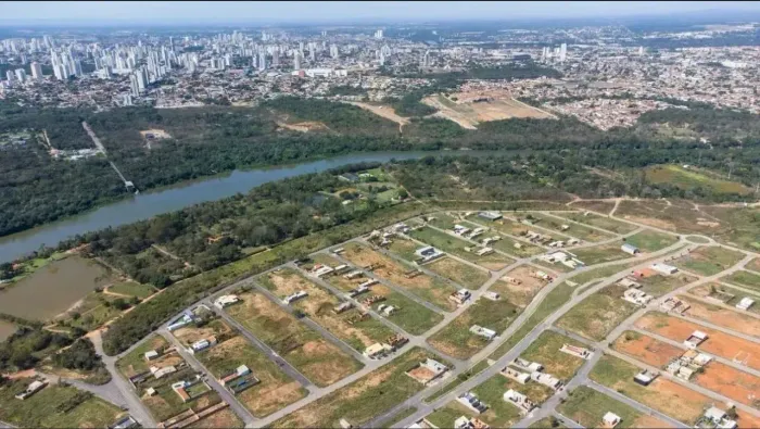 Vende-se terreno com 250m2 no Parque das Águas em Várzea Grande-MT