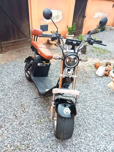 Moto elétrica - X-Buddy, uma scooter elétrica autopropelida de alto desempenho.