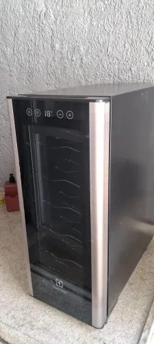 Adega Electrolux não funciona