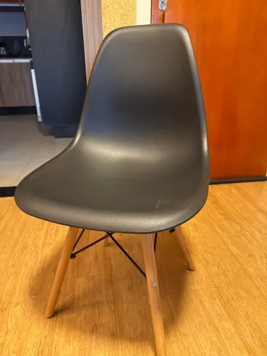 4 Cadeiras eames pé palito