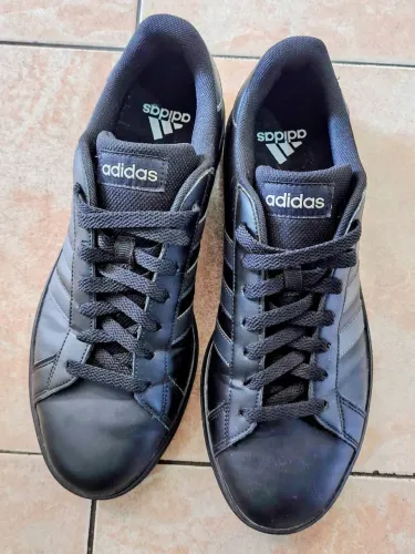 Tênis Adidas 
