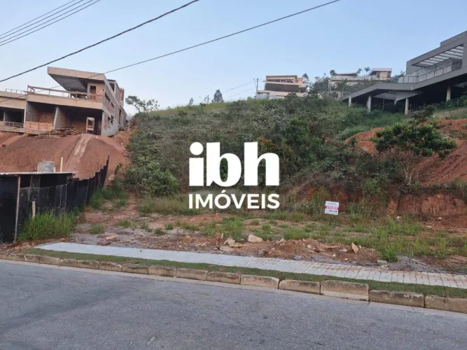 Lote à Venda no Condomínio Vila Del Rey Anexo.
