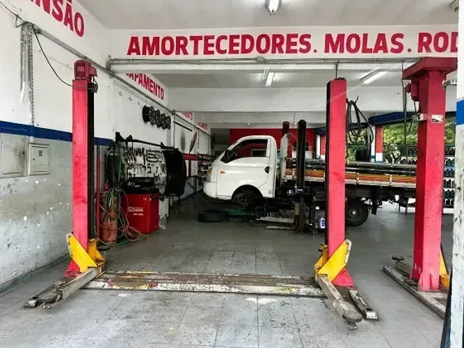 Auto center bem localizado na Zona Leste. Ref: 2334