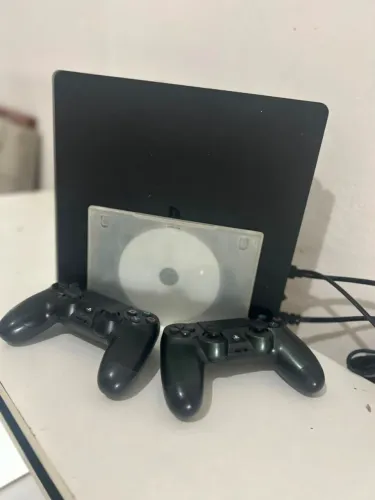 PS4 1 tera desbloqueado com 30 jogos e 2 controles 