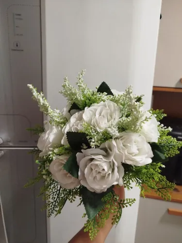 Buquê de flores artificiais para noivas a partir de 50,00