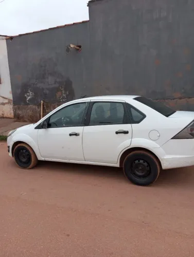 Ford Fiesta Sedan 1.0 8V Flex 4P 2012