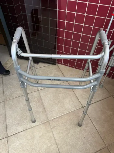 Andador articulado