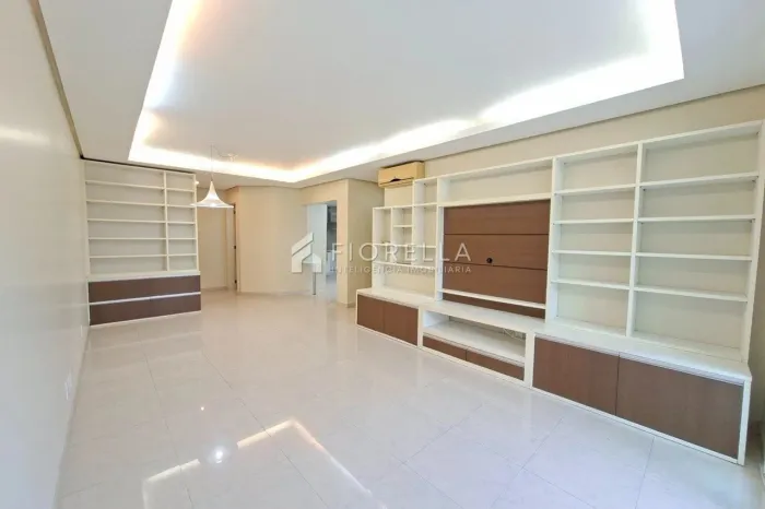 Apartamento com 03 dormitórios sendo 01 suíte no bairro Carvoeira - Florianópolis/SC