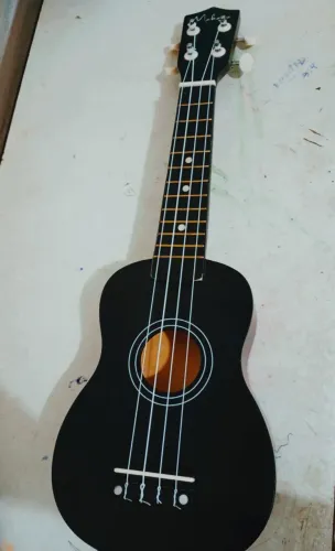 Ukulele soprano preto