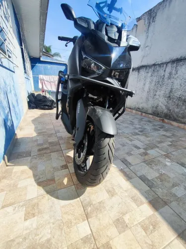 XMAX 300 CONNECTED 2026 APENAS 2.100 KM ESTADO DE ZERO KM