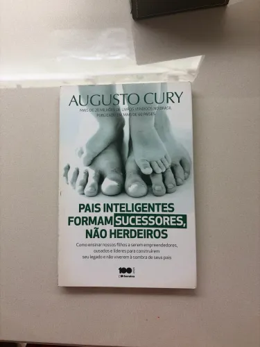 Livro Pais inteligentes formam sucessores, não herdeiros