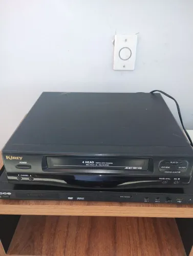 Vendo DVD e Videocassete