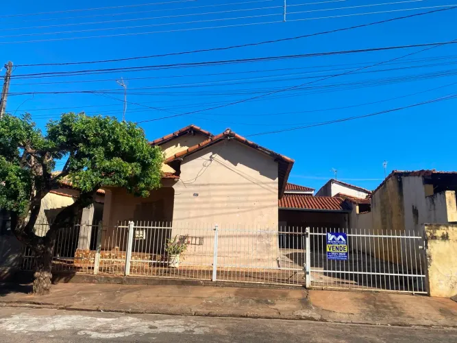 Vendo casa com Escritura próximo ao centro em Catanduva SP