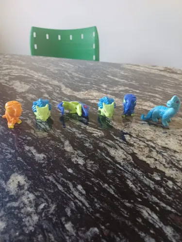Dinossauros kinder joy